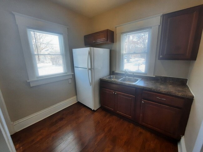 Building Photo - 2 Bedroom, 1 Bathroom home near Drake Univ...