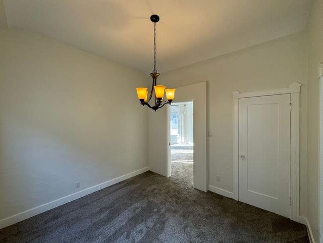 Building Photo - Welcome to Your New Home: Stunning Apartments in Orange St.