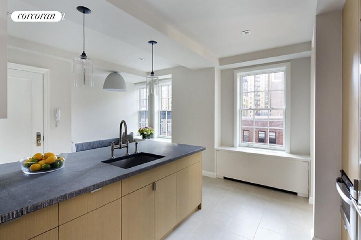 Building Photo - 141 E 88th St