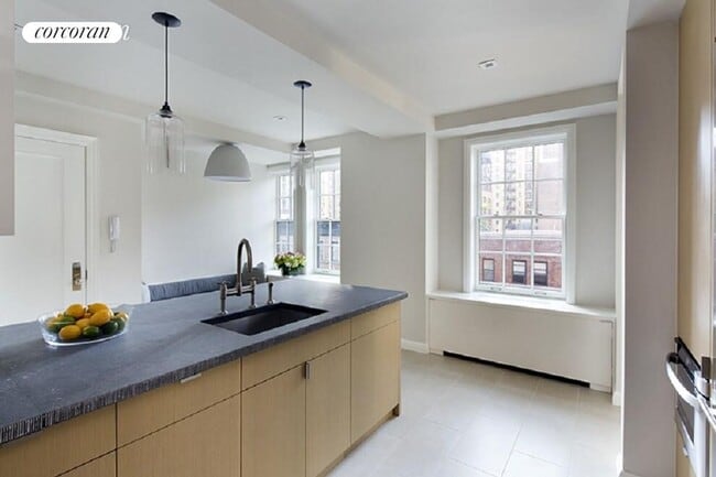 Building Photo - 141 E 88th St