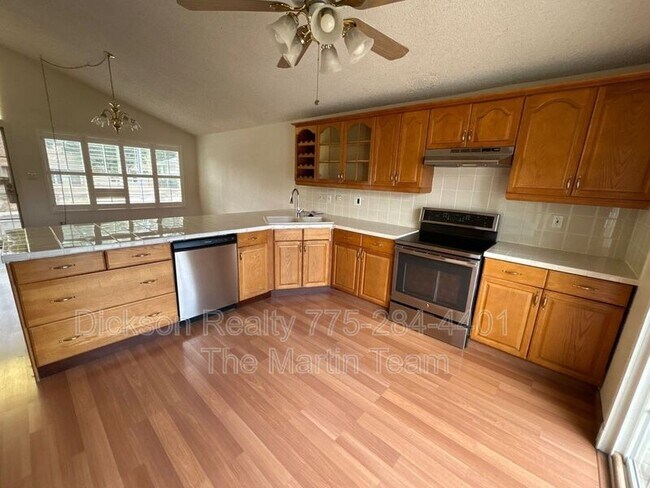 Building Photo - 306 E Quail St