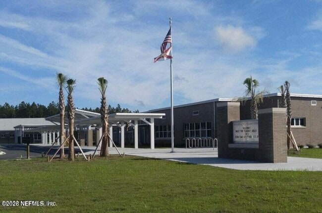 Building Photo - 504 Blue Daze St