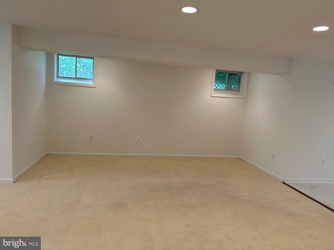 Building Photo - 46728 Hollow Mountain Pl