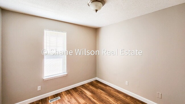 Building Photo - 162 Shawn Ln