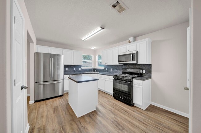 Building Photo - 987 Oak Glen Dr