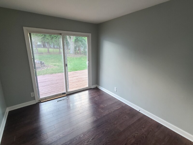 Building Photo - 202 E Streamwood Blvd