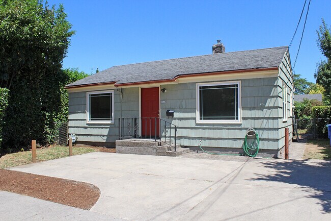 Primary Photo - Super Cute 2 Bedroom Woodstock Bungalow wi...