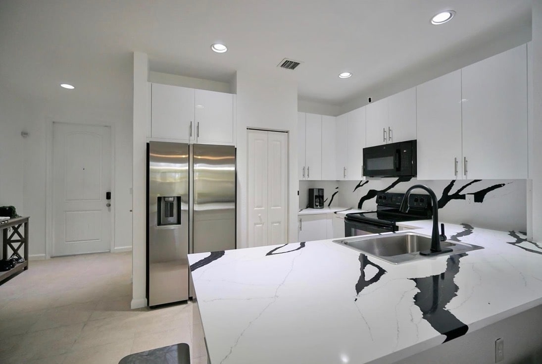 Building Photo - 378 NE 47th Pl