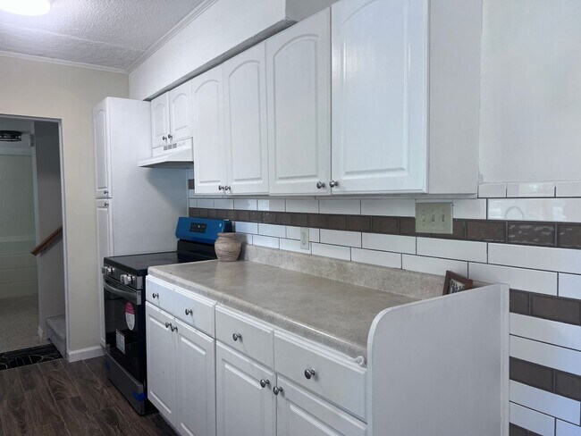 Building Photo - 4BD/2BA on the Island!