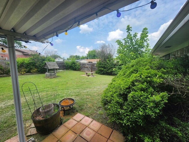 Building Photo - Darling Home in East Shawnee