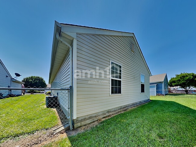 Building Photo - 818 Somerset Ct