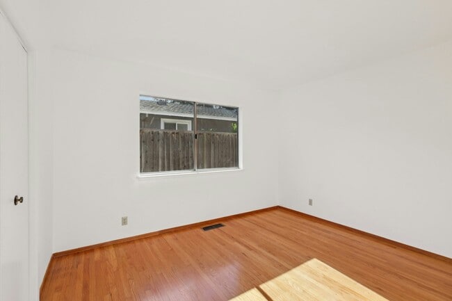 Building Photo - 20373 Glasgow Dr