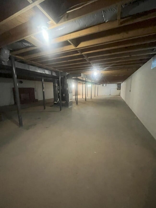 Building Photo - Charming Family Home in Desirable Johnson ...