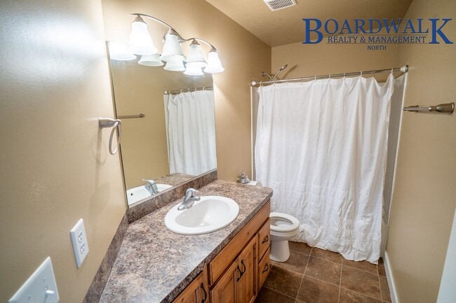 Building Photo - 3 Bed 3 Bath in Layton