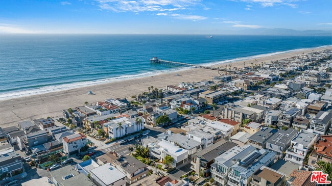 Building Photo - 703 Bayview Dr