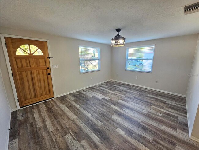 Building Photo - 4849 Camphor Ave