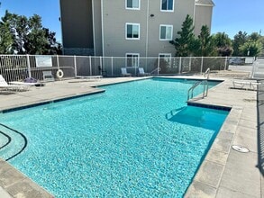 Building Photo - ( 2 ) INDIVIDUAL ROOMS AVAILABLE! at The E...