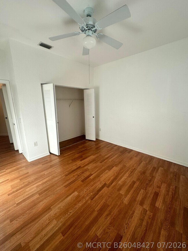Building Photo - 220 Crestwood Cir