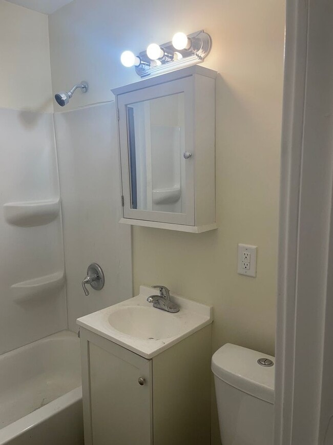 Building Photo - Brand New Remodeled Home