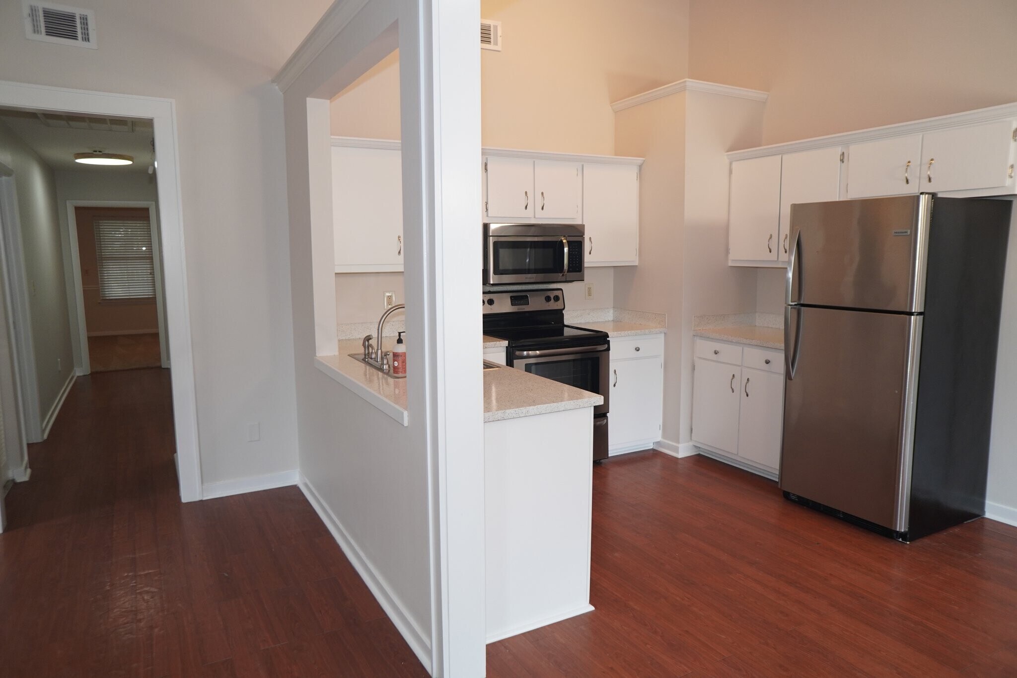 Building Photo - 1133 Oakcrest Dr