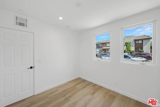 Building Photo - 508 E Palmer Ave