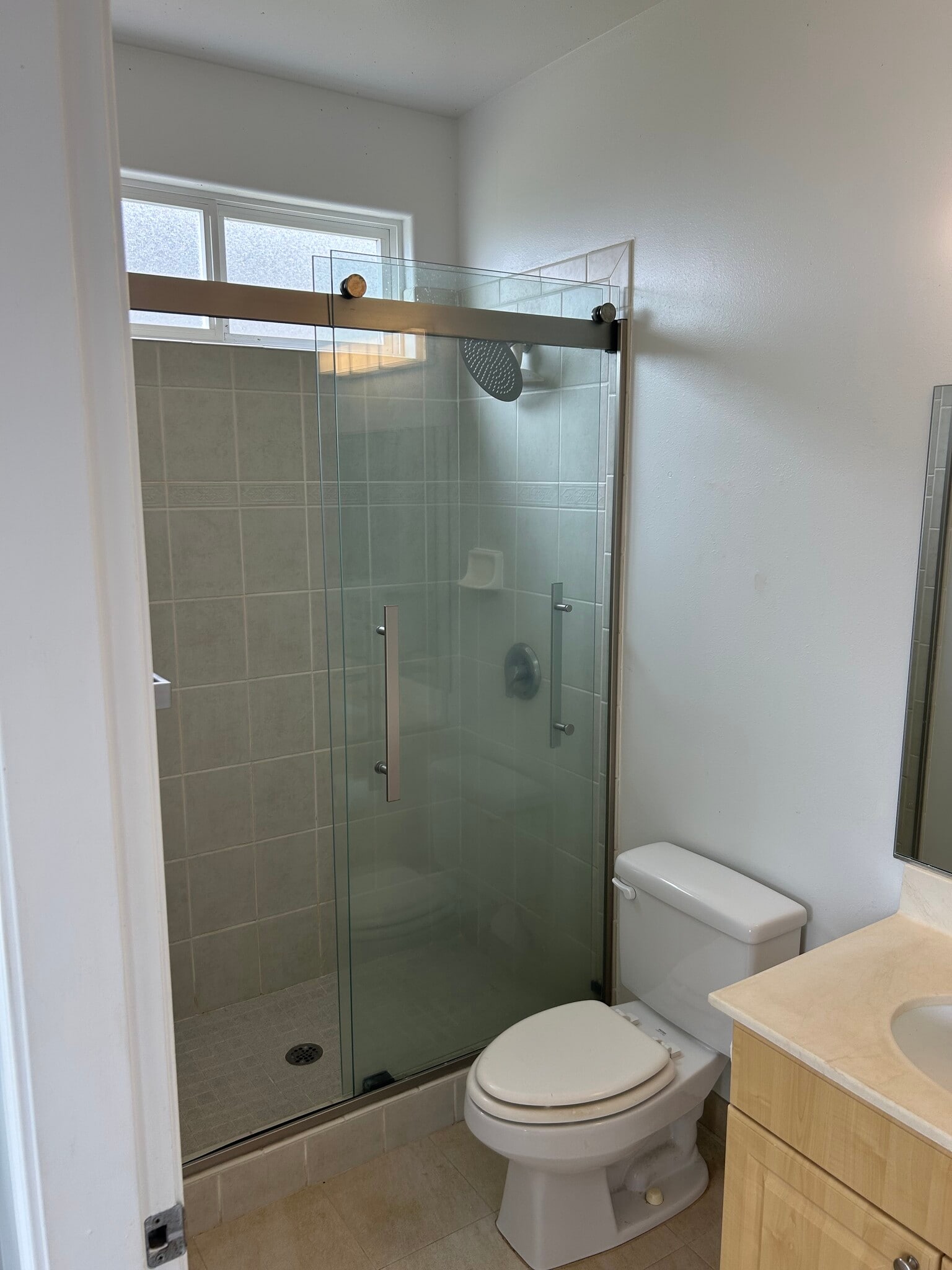 Master Bath shower enclosure - 75-6009 Alii Dr