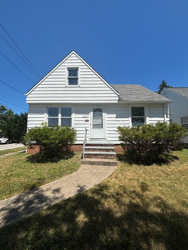 Building Photo - Charming 3 beds 1 bath in Maple Heights!