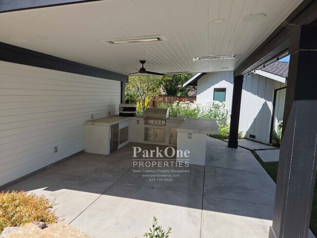 Building Photo - Amazing one of a kind home in the Heart of Walnut Creek