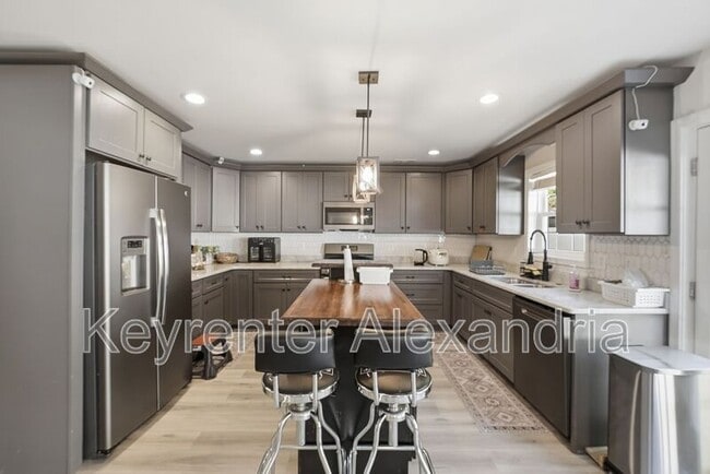 Building Photo - 6022 Rixey Dr