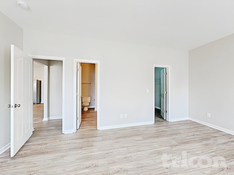 Building Photo - 1032 Garrison Rd