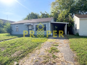 Building Photo - 2 bedrooms 1 bathroom house