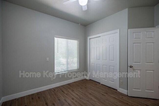Building Photo - 184 S Valley View Dr