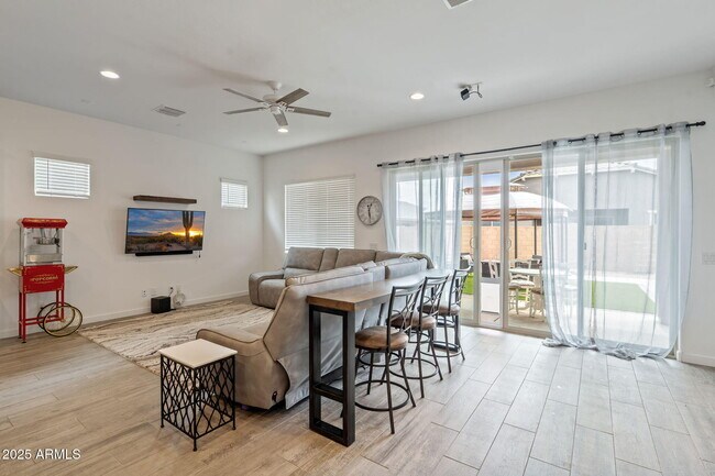 Building Photo - 16423 W Charlotte Dr