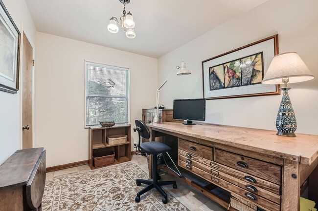 Building Photo - 2-Bedroom in Newlands with Secret Garden & Suite