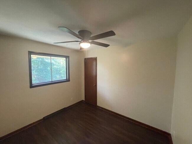 Building Photo - Beautiful 3 bedroom 2 bath home located in Southern Hills Subdivision