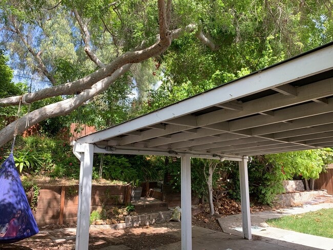 Building Photo - Beautifully Remodeled 3 Bedroom 2 Bath Hom...