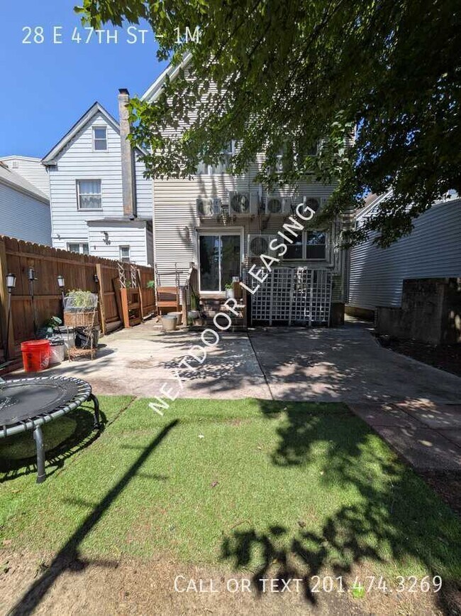 Building Photo - 28 E 47th St