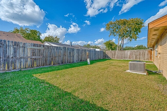 Building Photo - 1414 Elkwood Dr