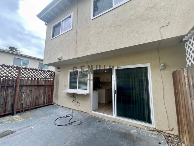 Building Photo - 10062 Los Coyotes Ct