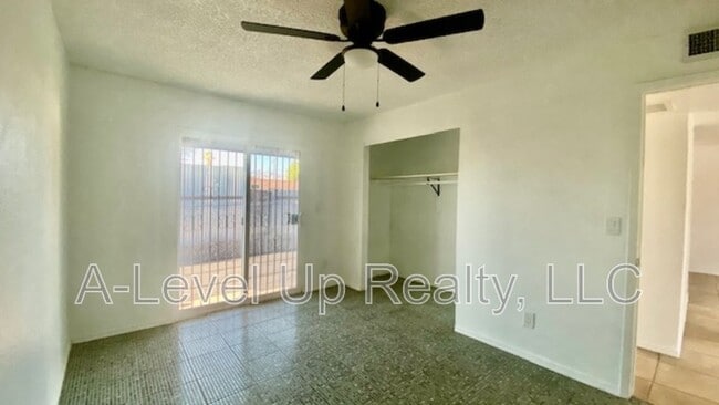 Building Photo - 1027 S Santa Rita Ave