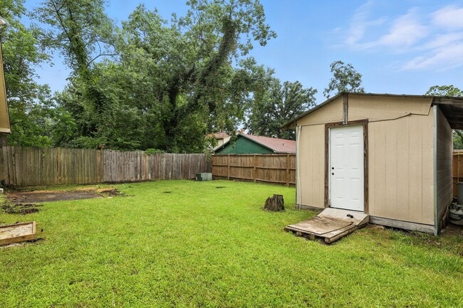 Building Photo - 8611 Valley Ledge Dr
