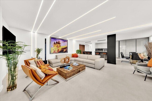 Building Photo - 1147 Hillsboro Mile