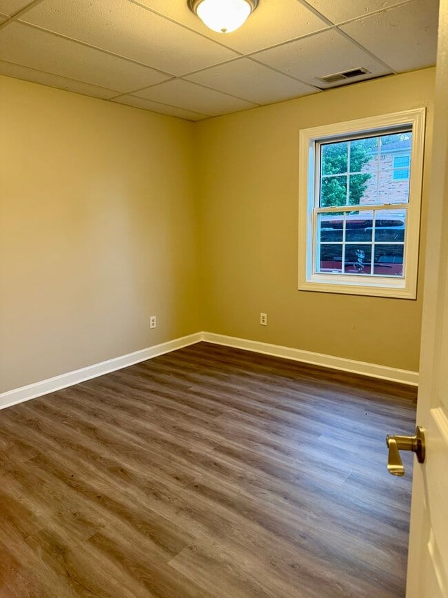 Building Photo - 281 Foxworth Dr
