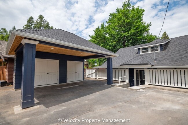 Building Photo - Beautiful Home Across the Street from Drake Park!