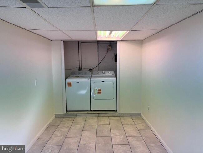 Building Photo - 43 Franklin Ave