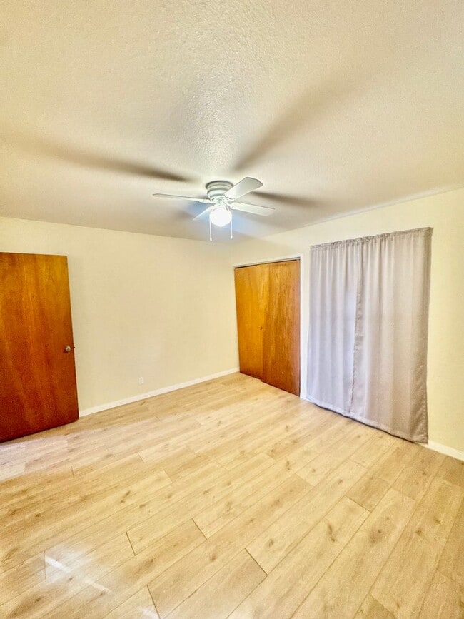 Building Photo - Lexington Subdivision-3/2-Move in ready! Call and schedule today!