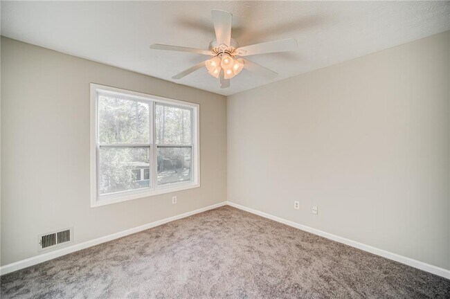 Building Photo - 4060 Oak Ferry Dr NE