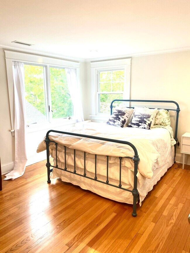 Building Photo - 5 Oakland Terrace