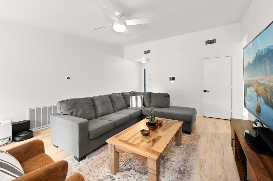 Building Photo - 2110 Spring Breeze Dr