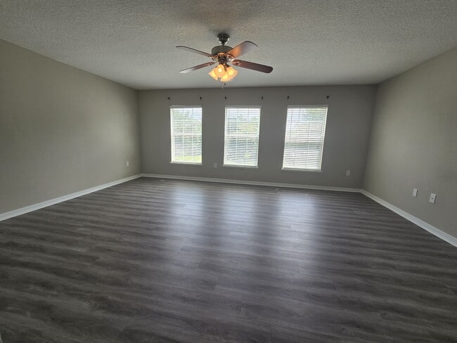 Building Photo - 405 Brooklet Cir